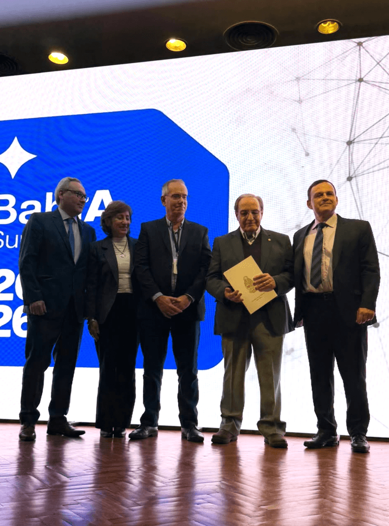 Guillermo Simari fue distinguido como Personalidad Destacada de Bahía Blanca Captura de pantalla 2026 09 16 a las 11.05.26 a. m