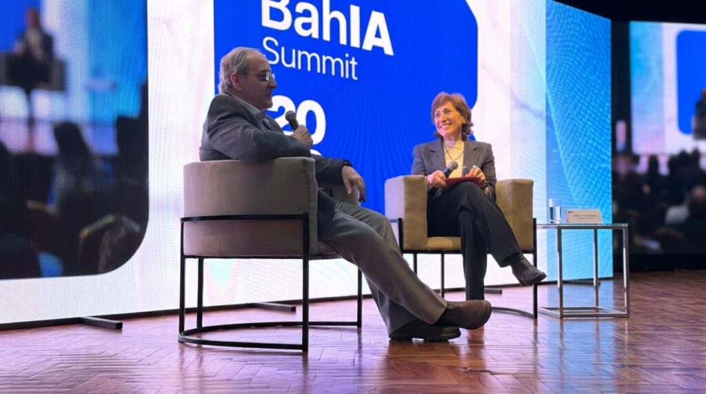 Guillermo Simari fue distinguido como Personalidad Destacada de Bahía Blanca Guillermo Simari fue distinguido como Personalidad Destacada de Bahía Blanca